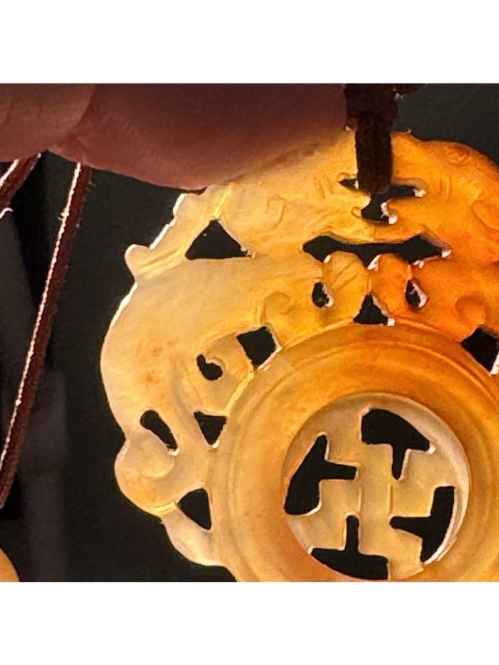 Chinese Pixiu Beast Pendant Carved Agate Spinning "Wan" Symbol Estate 42mm 1970s - Picture 6 of 16